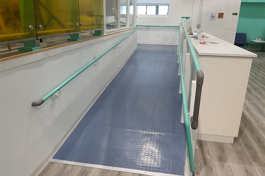 新民青創基地坡道扶手改善